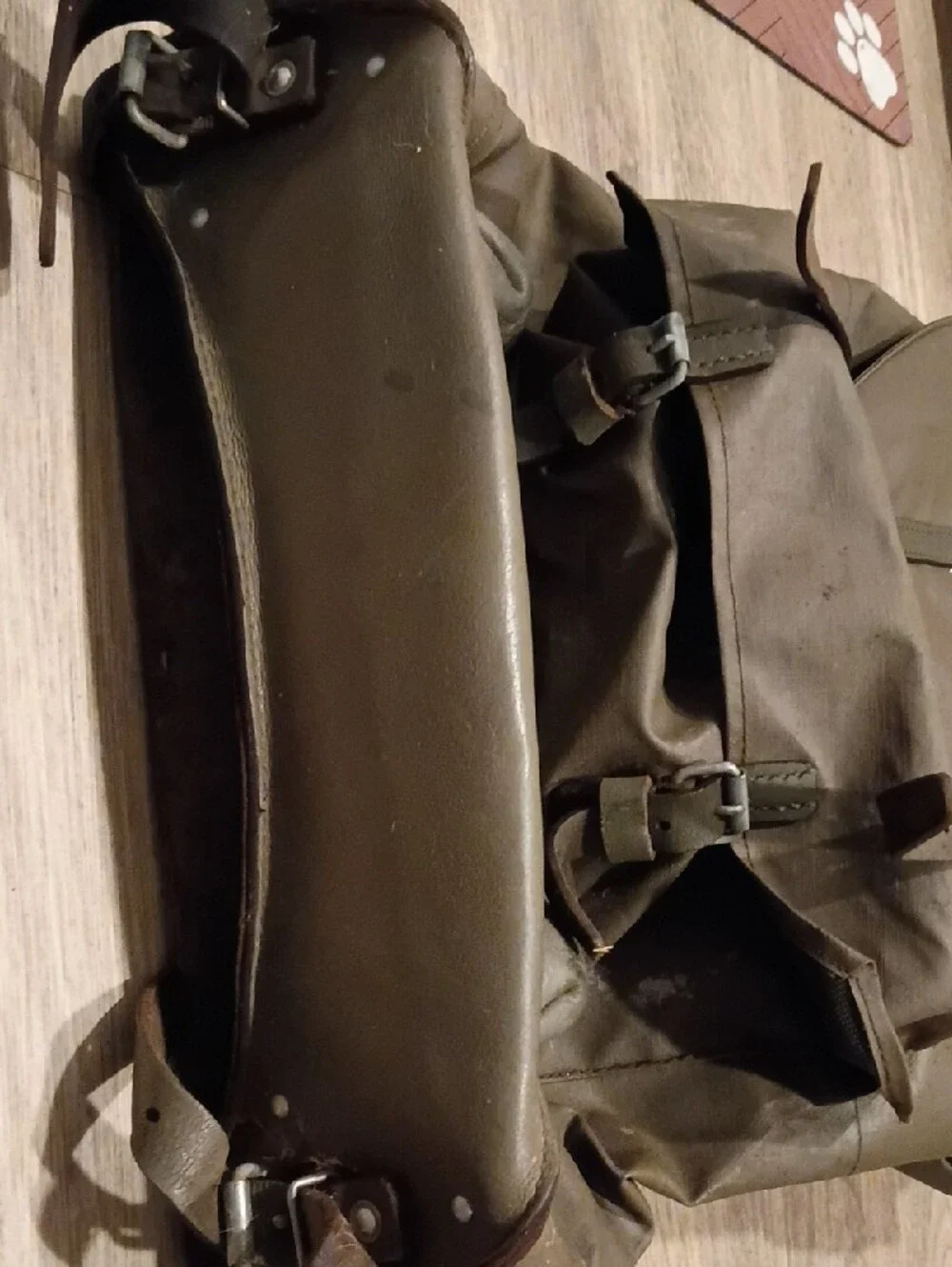 1980s Olive Green Military-Style Men’s Backpack